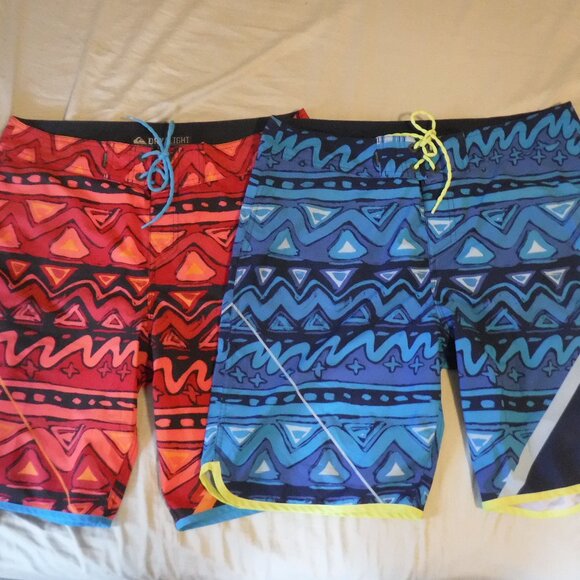 Quiksilver Mens Board Shorts Lot of 2 Size 34 AG47 Dry Flight Red Blue